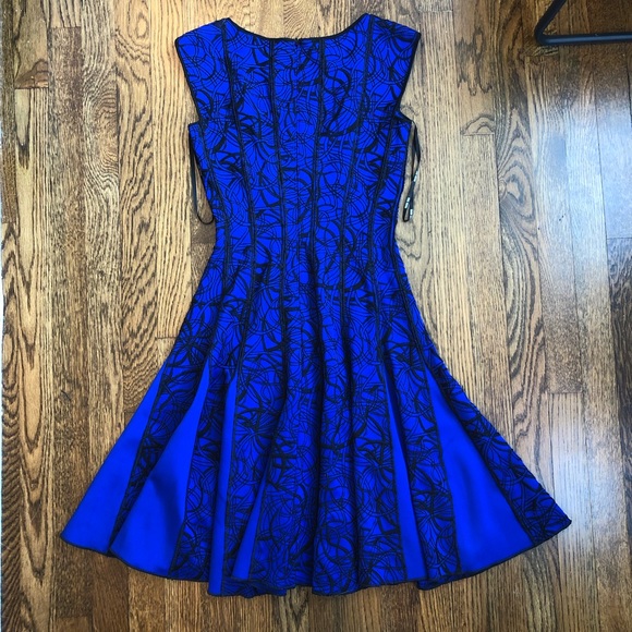 Tadashi Shoji Dresses & Skirts - Tadashi Shoji Fit & Flare Embroidered Dress Women’s Size XS